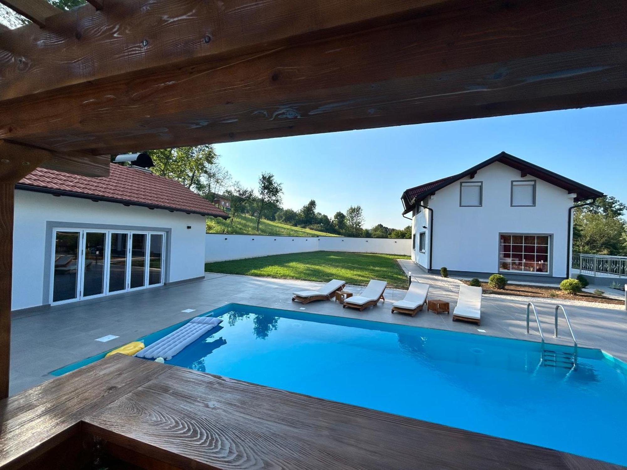 Romantic Lodge บันยาลูกา ภายนอก รูปภาพ
