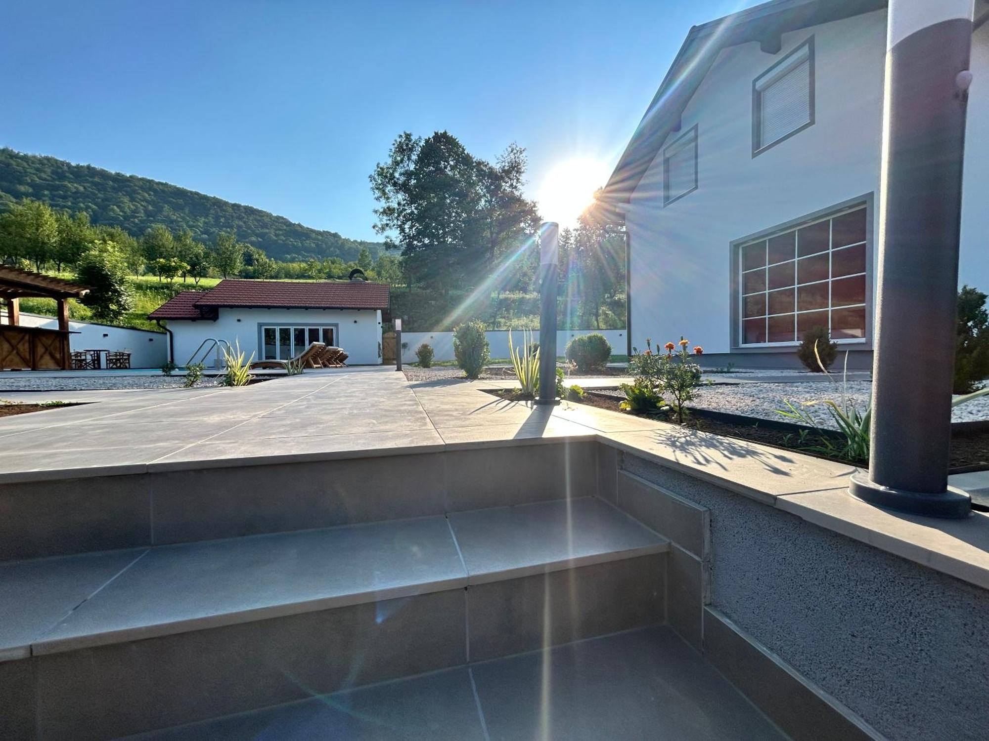 Romantic Lodge บันยาลูกา ภายนอก รูปภาพ
