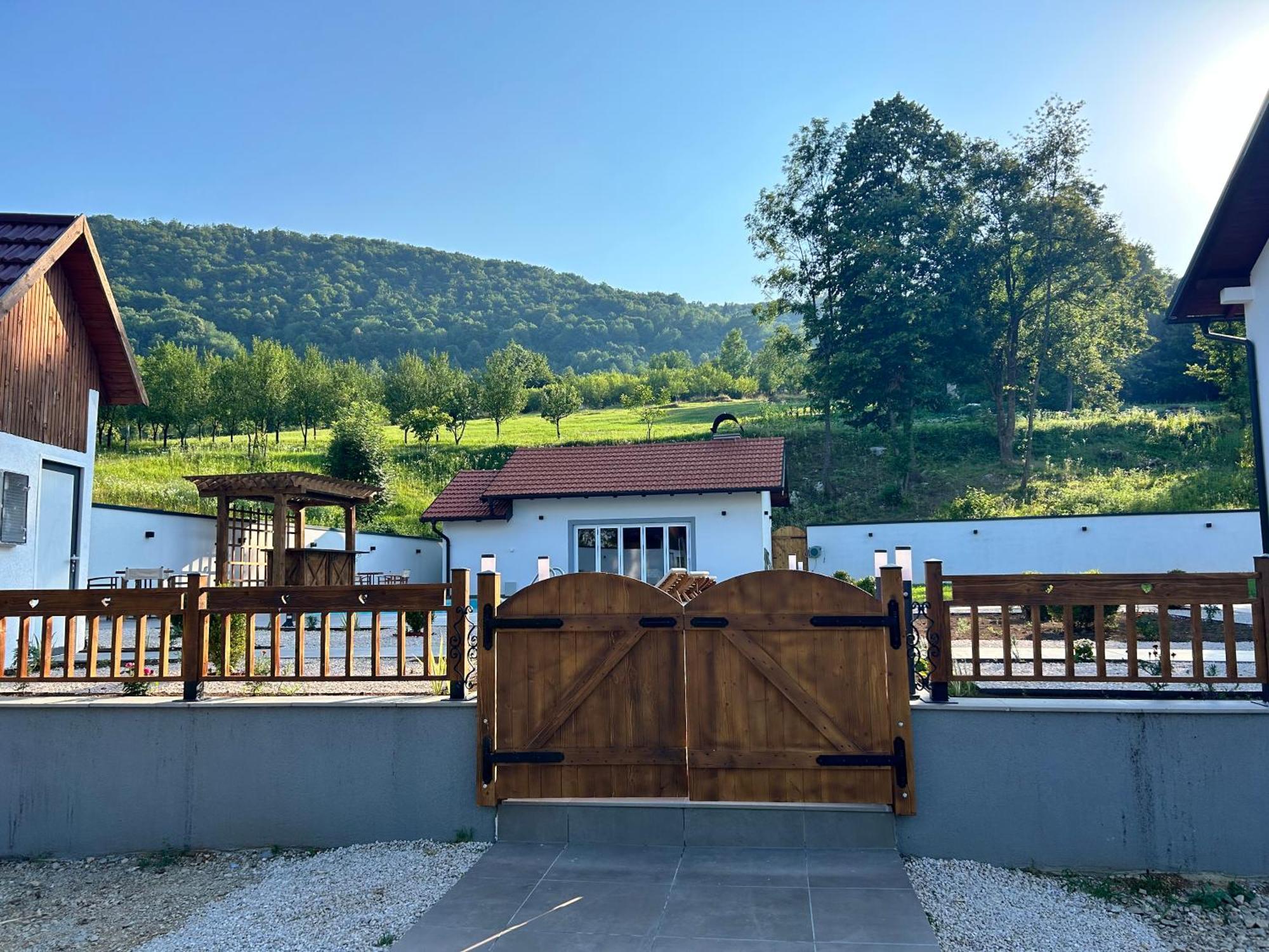 Romantic Lodge บันยาลูกา ภายนอก รูปภาพ