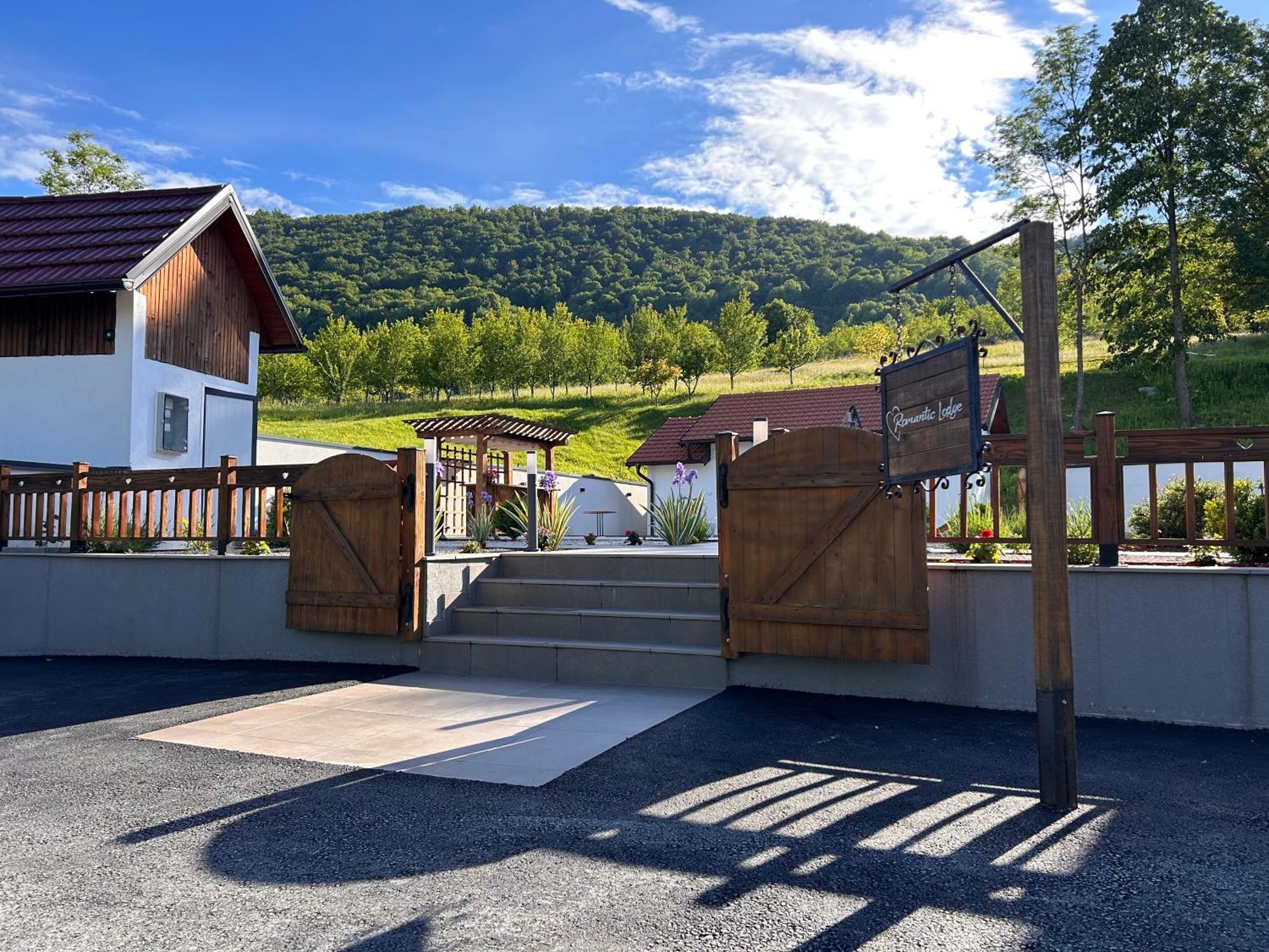 Romantic Lodge บันยาลูกา ภายนอก รูปภาพ